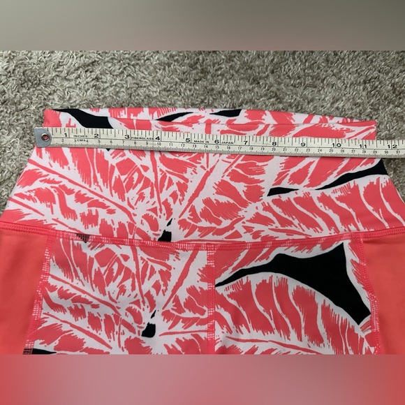 Alo Yoga Elevate Shorts Palm Springs Guava - Picture 7 of 8